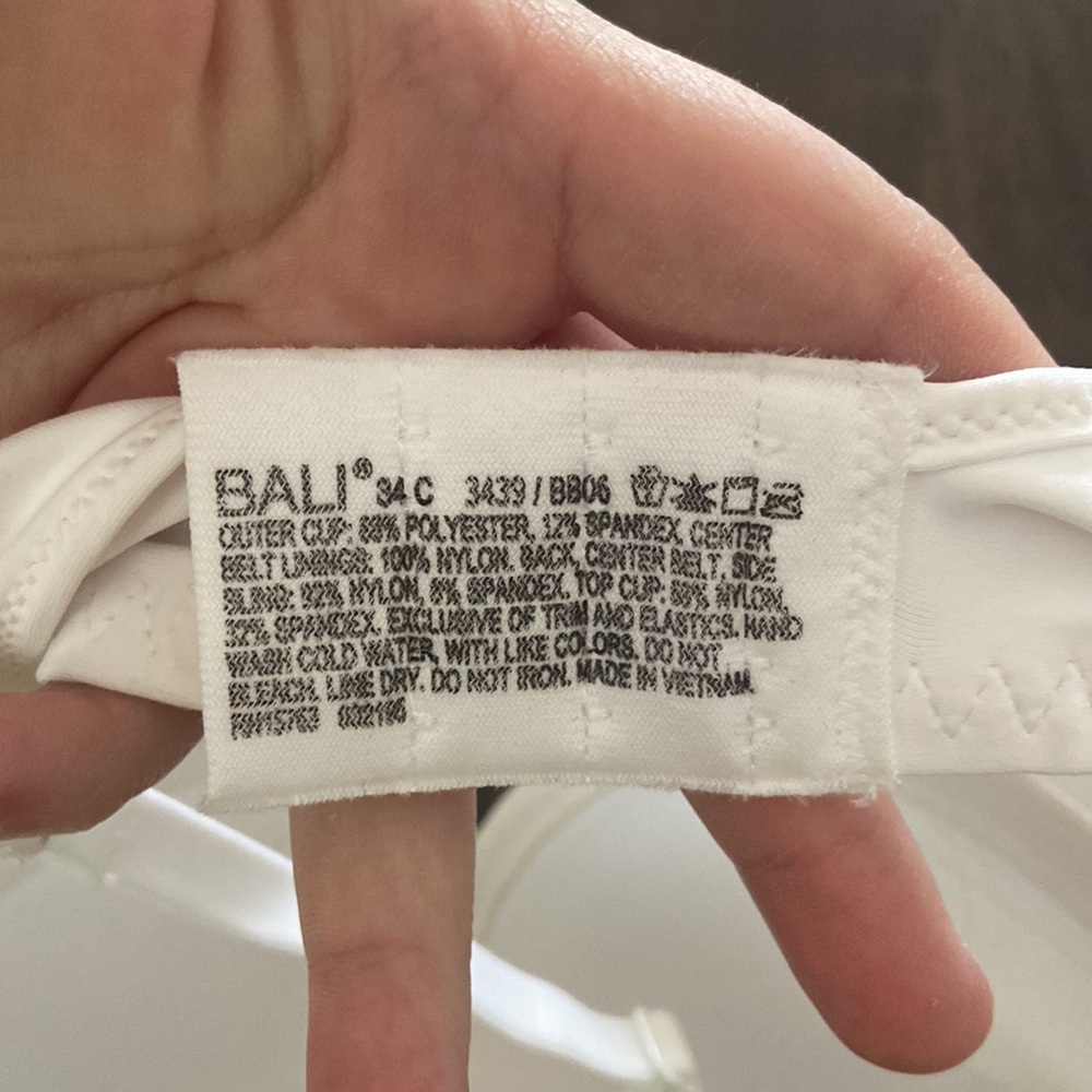 BALI 34C white comfortlite breathable bra NWT *some blue spots on front and back - Picture 11 of 14